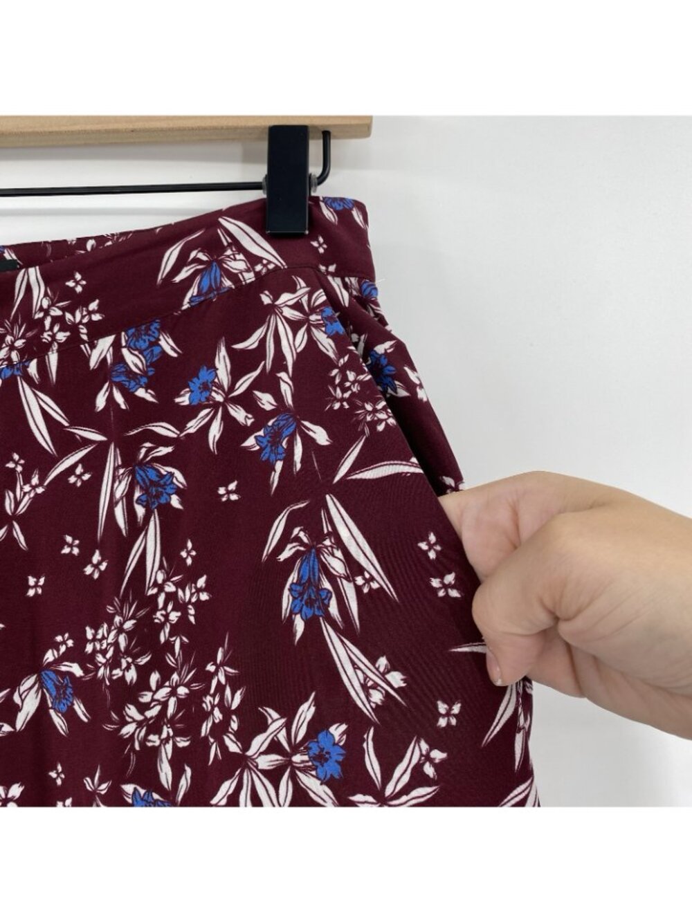INTERMIX Women’s Size M Bilson Print 100% Silk Pants Wide Leg Floral High Waist - Picture 6 of 13